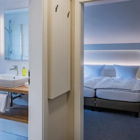 Zur Eiche מלון 3*