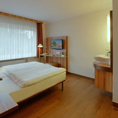 Zur Eiche 3*